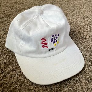 Hat. White. Adjustable buckle
